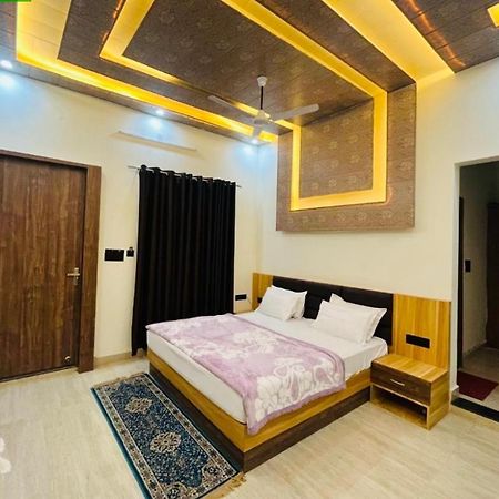 Lotus Palm Retreat - Full Villa Ujjain Bagian luar foto