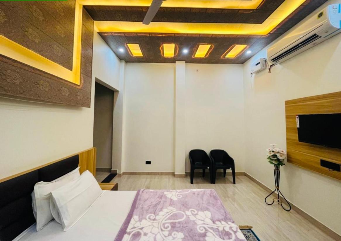 Lotus Palm Retreat - Full Villa Ujjain Bagian luar foto