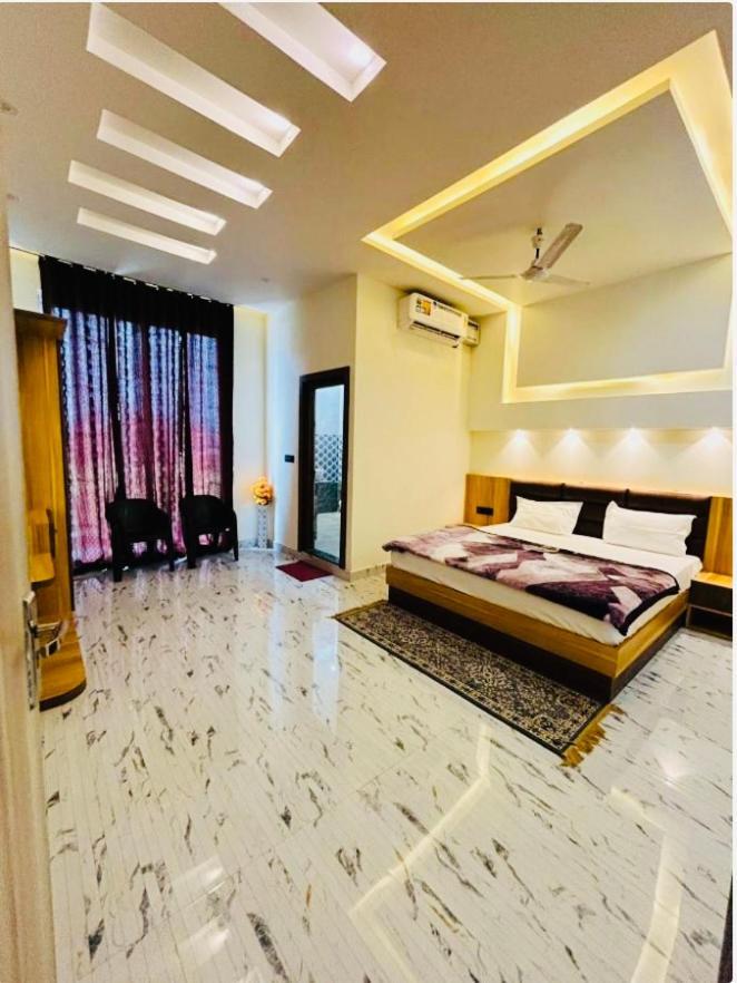 Lotus Palm Retreat - Full Villa Ujjain Bagian luar foto
